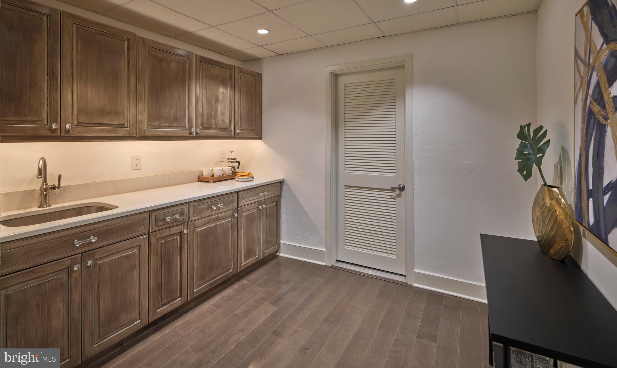 BARNES COURT CONDO - Residential