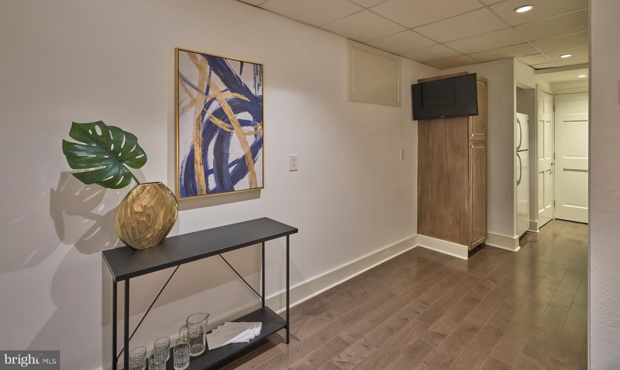BARNES COURT CONDO - Residential