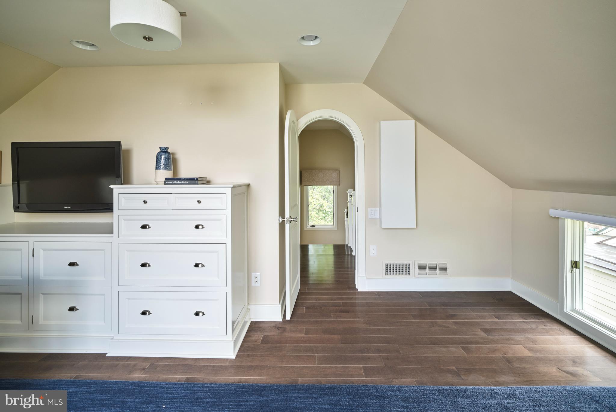 BARNES COURT CONDO - Residential