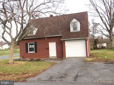 Photo of 2069 Temple Avenue, Lancaster, PA 17603 (MLS # PALA2046100)