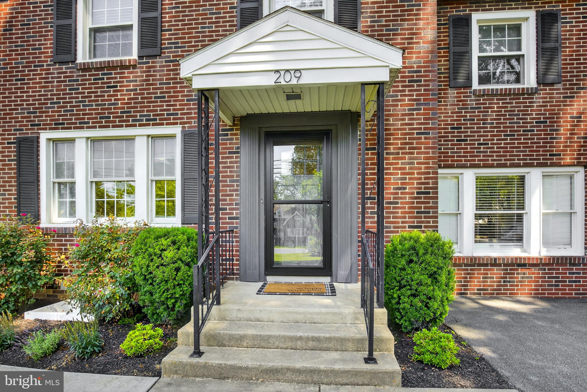 209 E ROSEVILLE ROAD