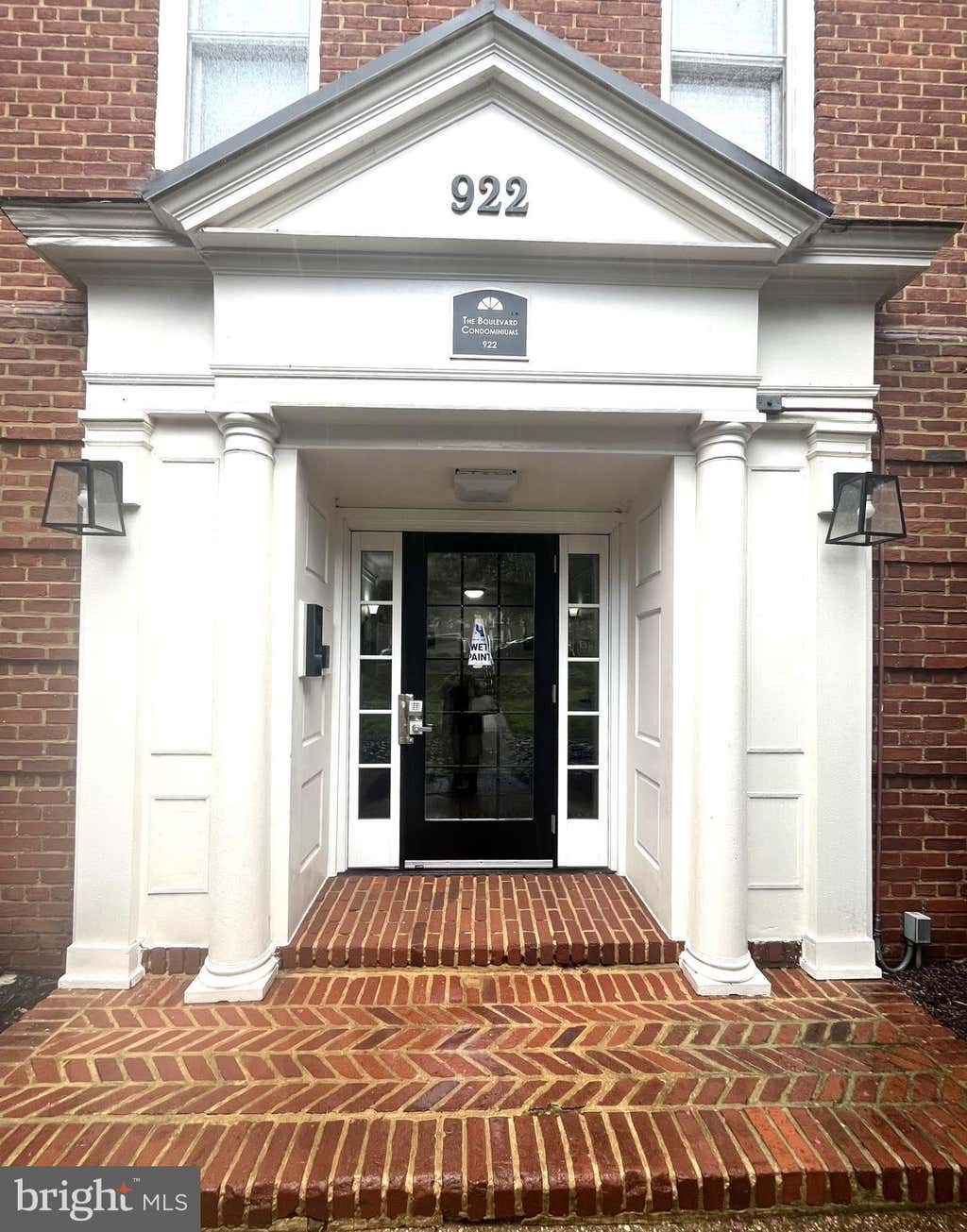 Photo of 922 S Washington Street #305, ALEXANDRIA, VA 22314 (MLS # VAAX2064846)