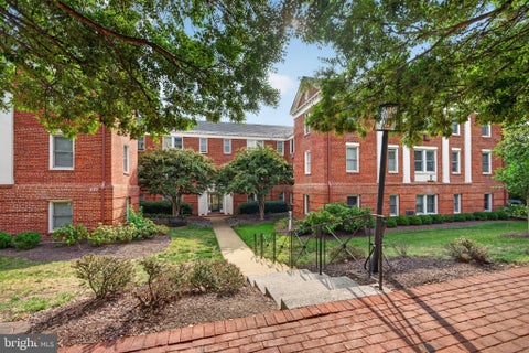 Photo of 922 S Washington Street #305, ALEXANDRIA, VA 22314 (MLS # VAAX2064846)