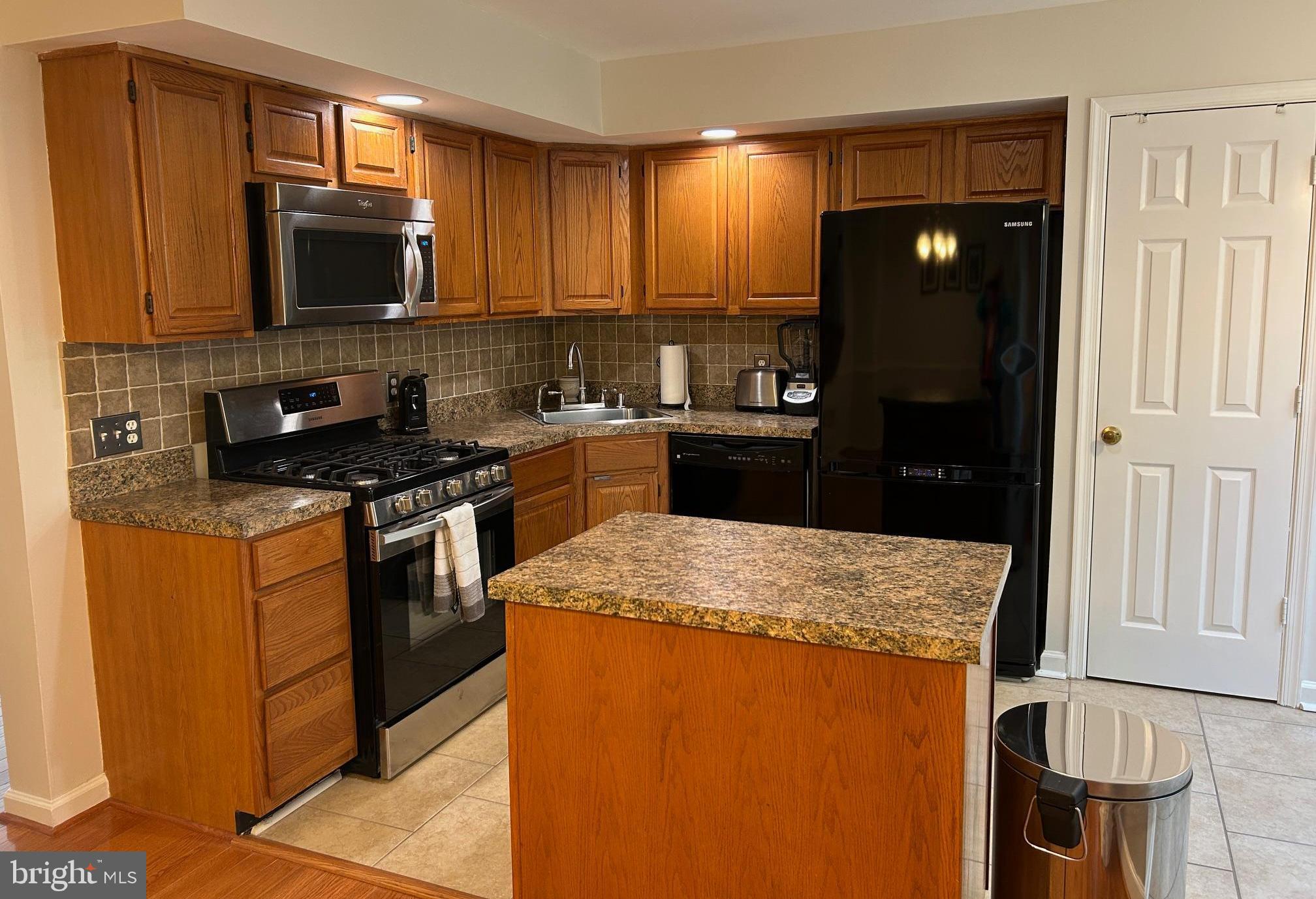 15496 TRAVAILER COURT