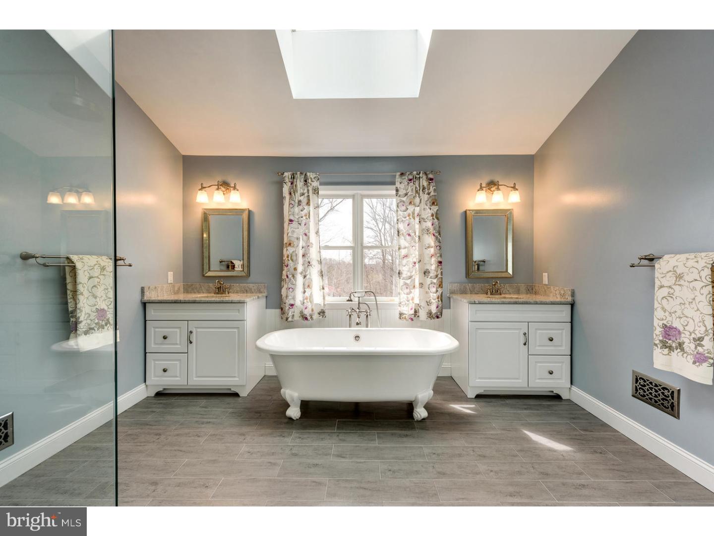 LAKERIDGE - Residential