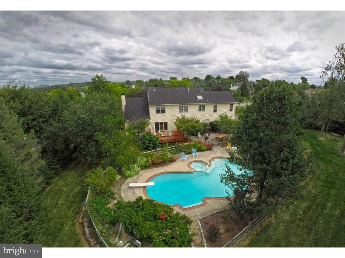 LAKERIDGE - Residential