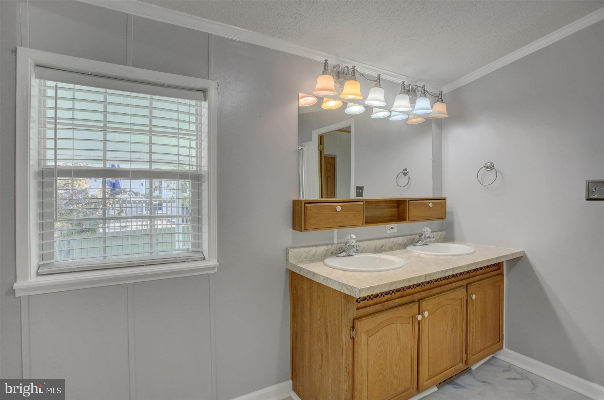 COLONIAL ESTATES - Residential