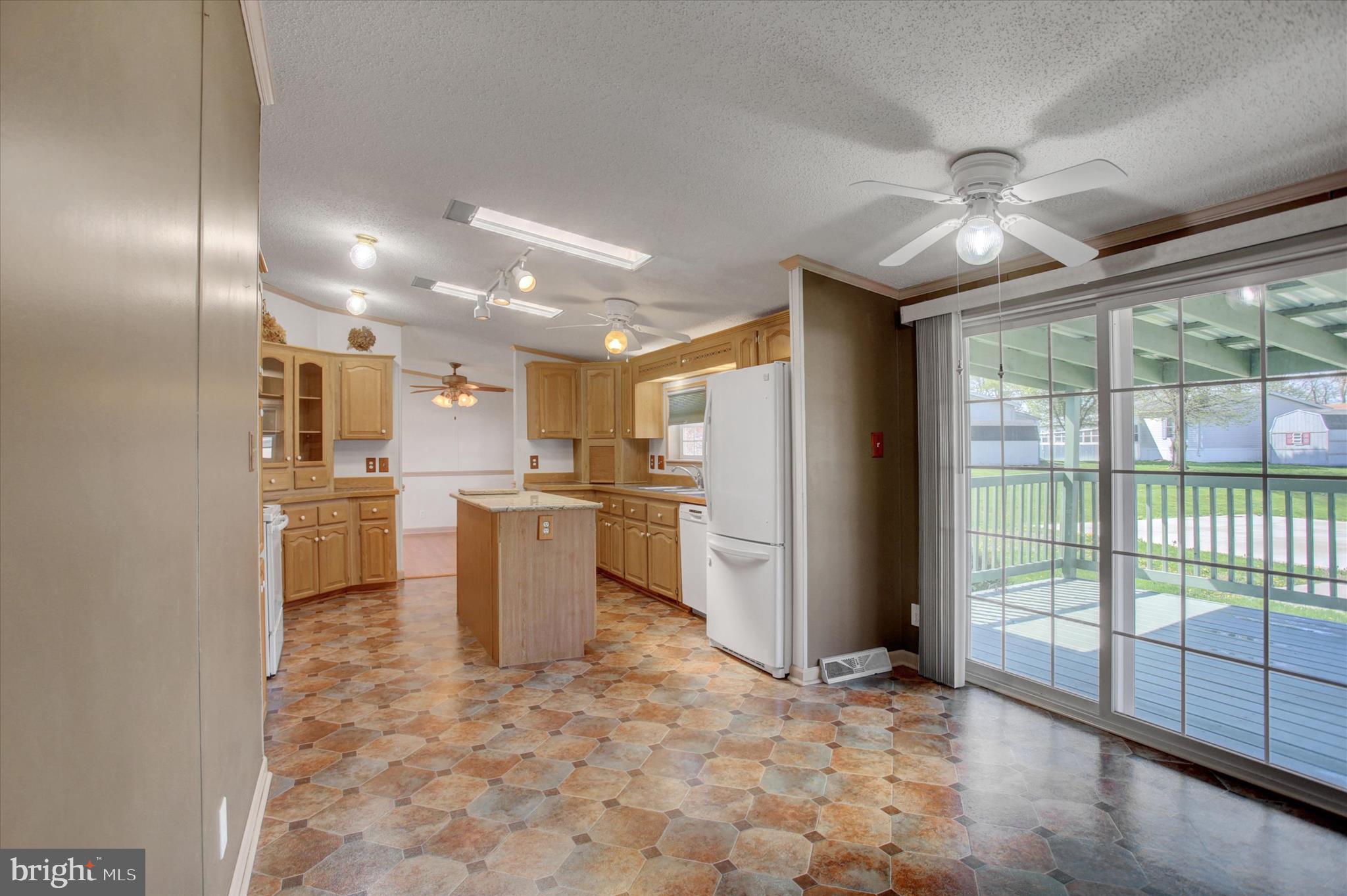 COLONIAL ESTATES - Residential