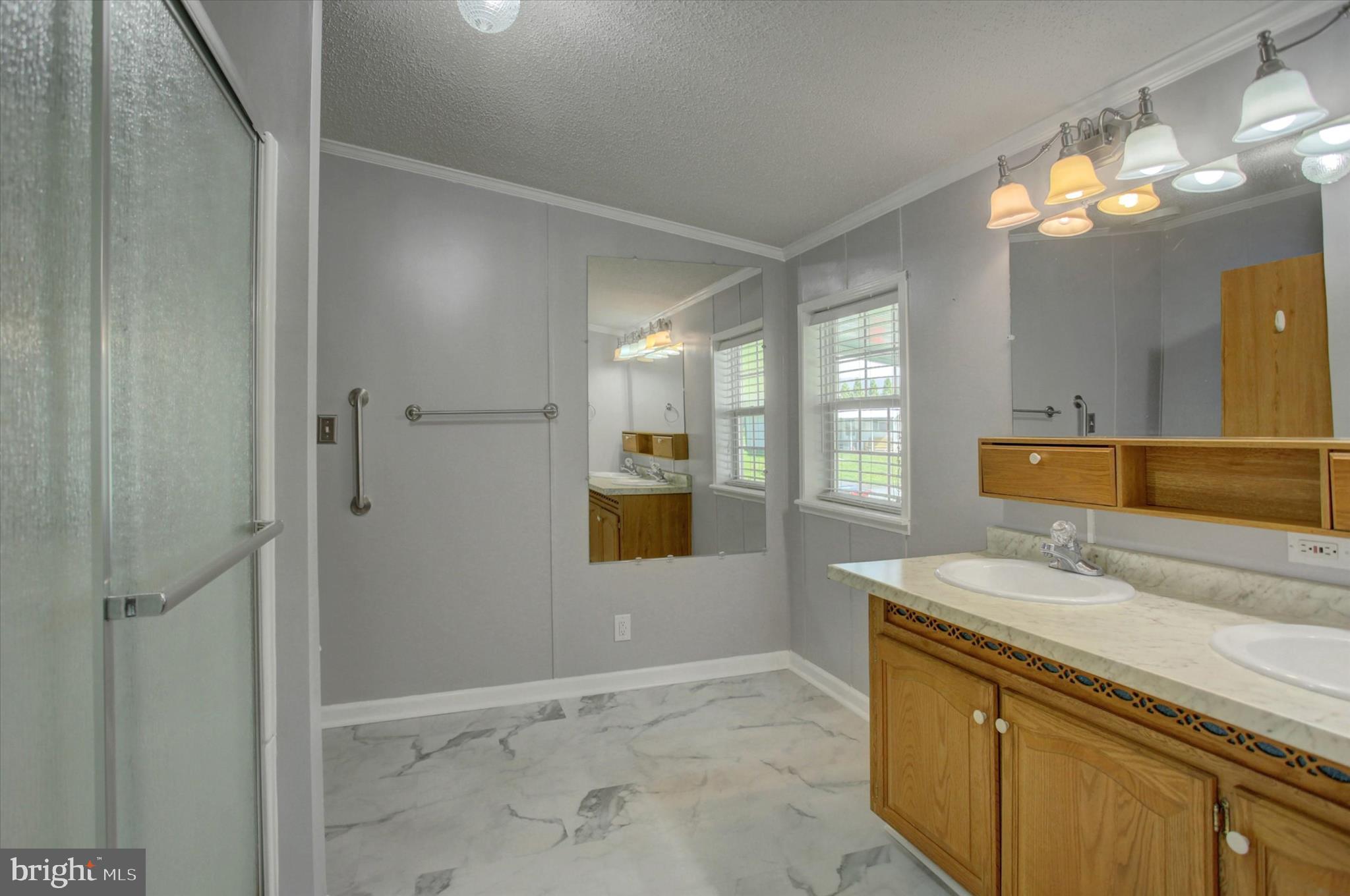 COLONIAL ESTATES - Residential