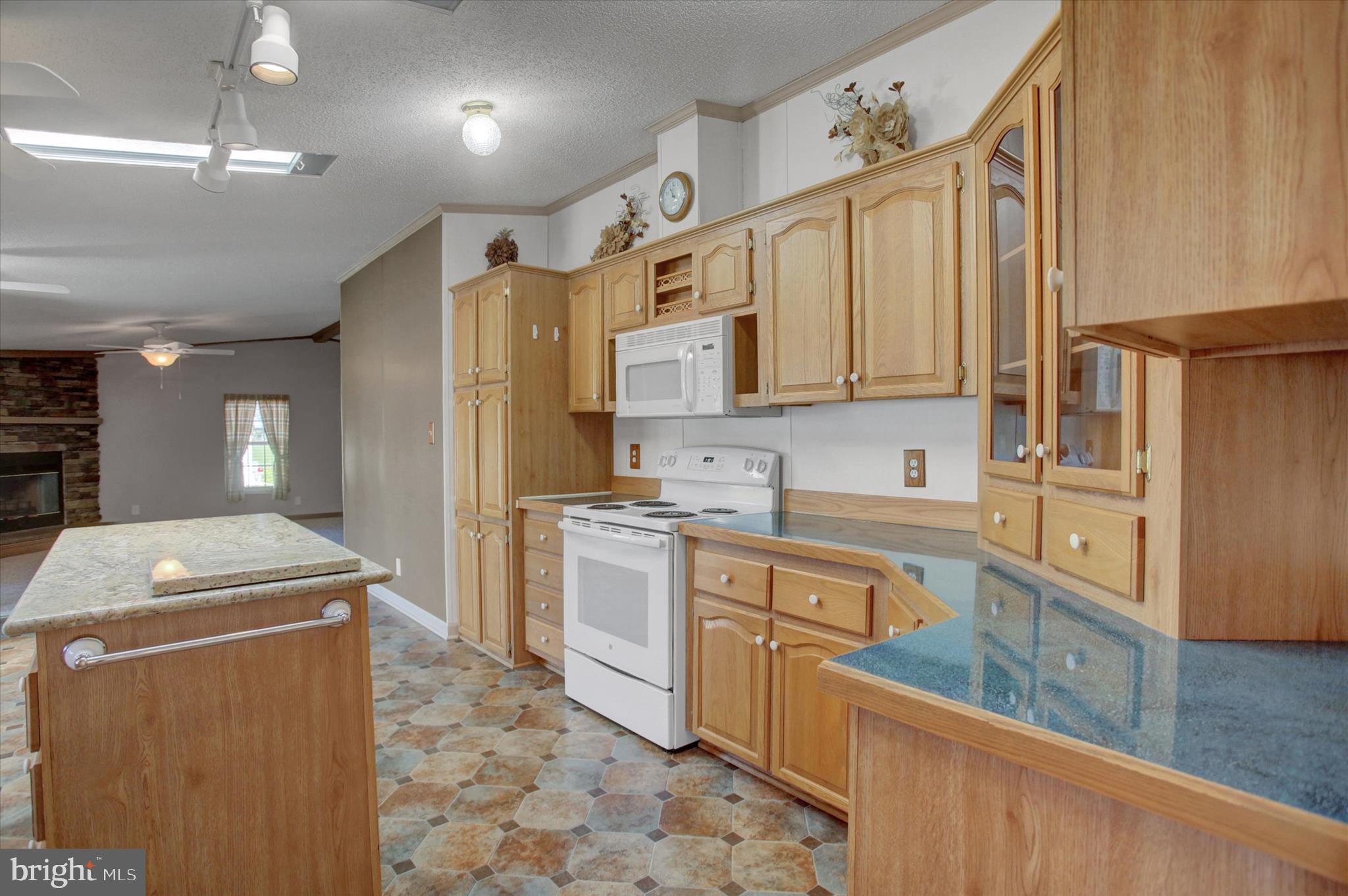 COLONIAL ESTATES - Residential