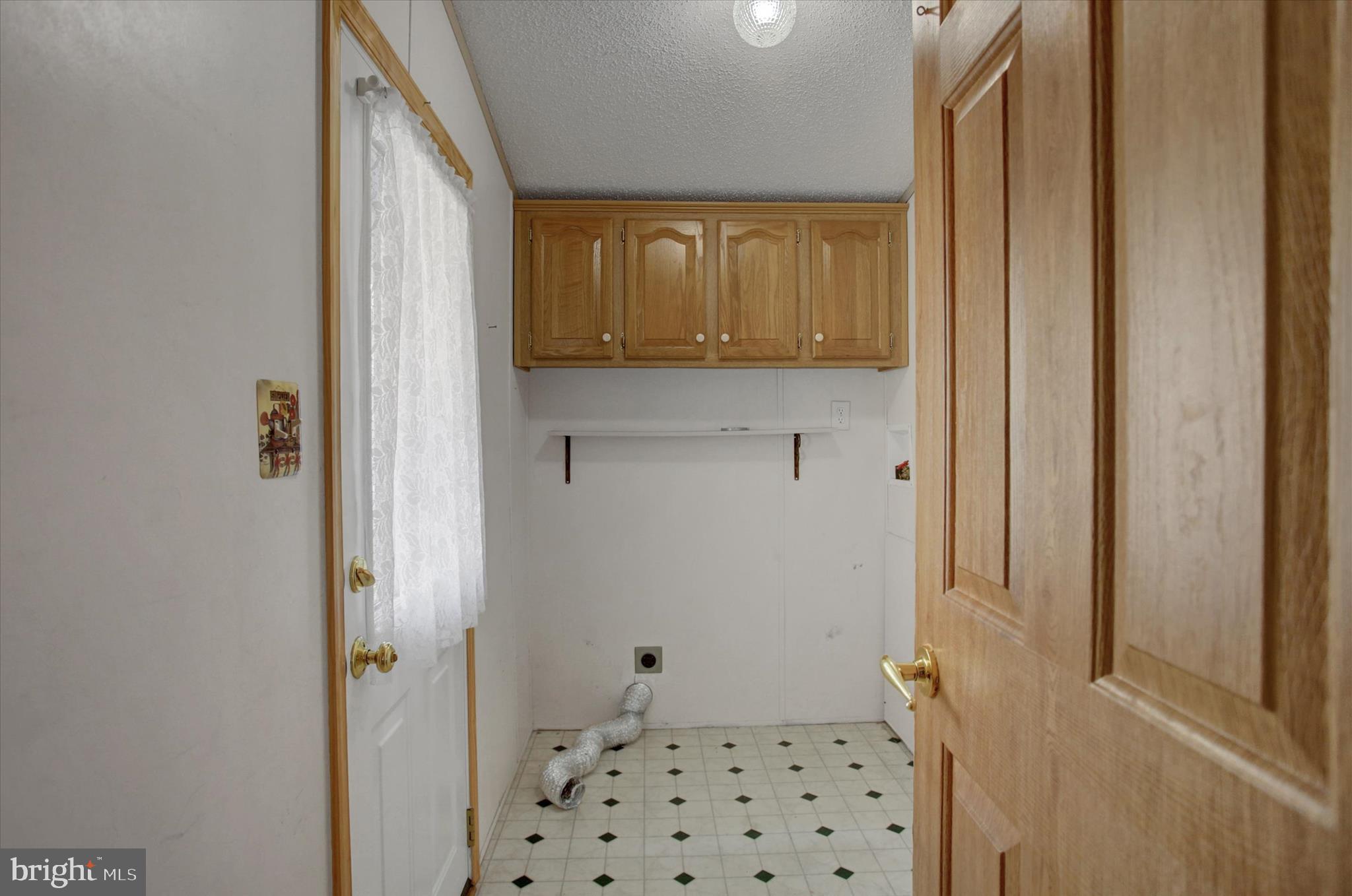 COLONIAL ESTATES - Residential