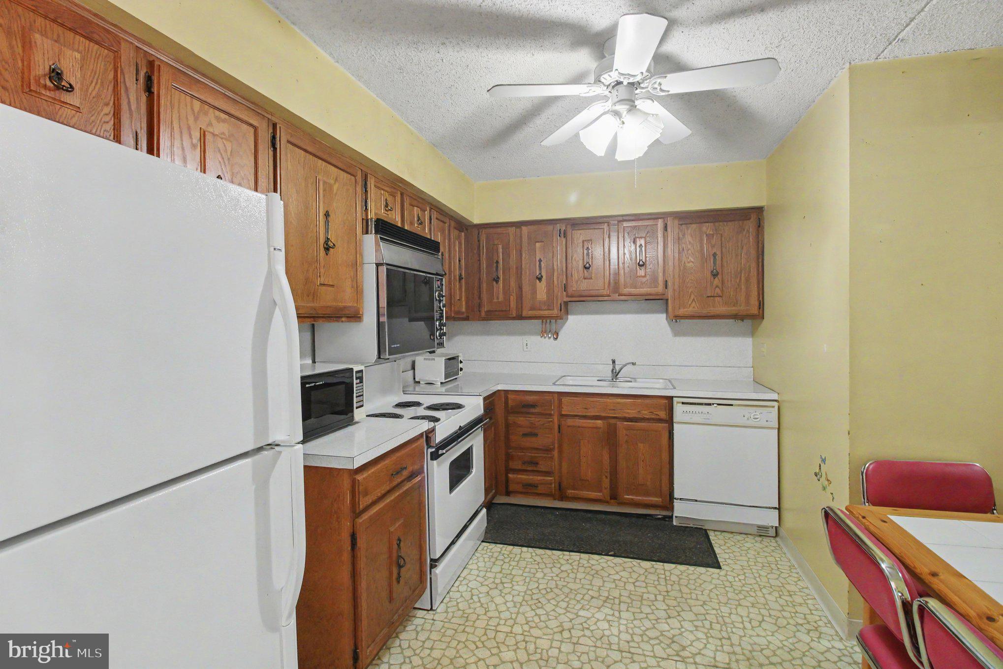VALLEY FORGE TOWER - Residential
