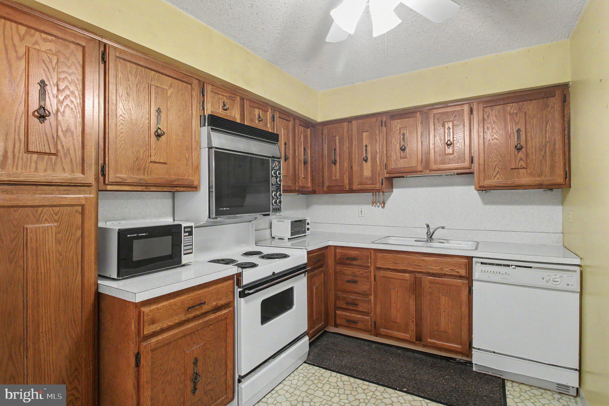 VALLEY FORGE TOWER - Residential