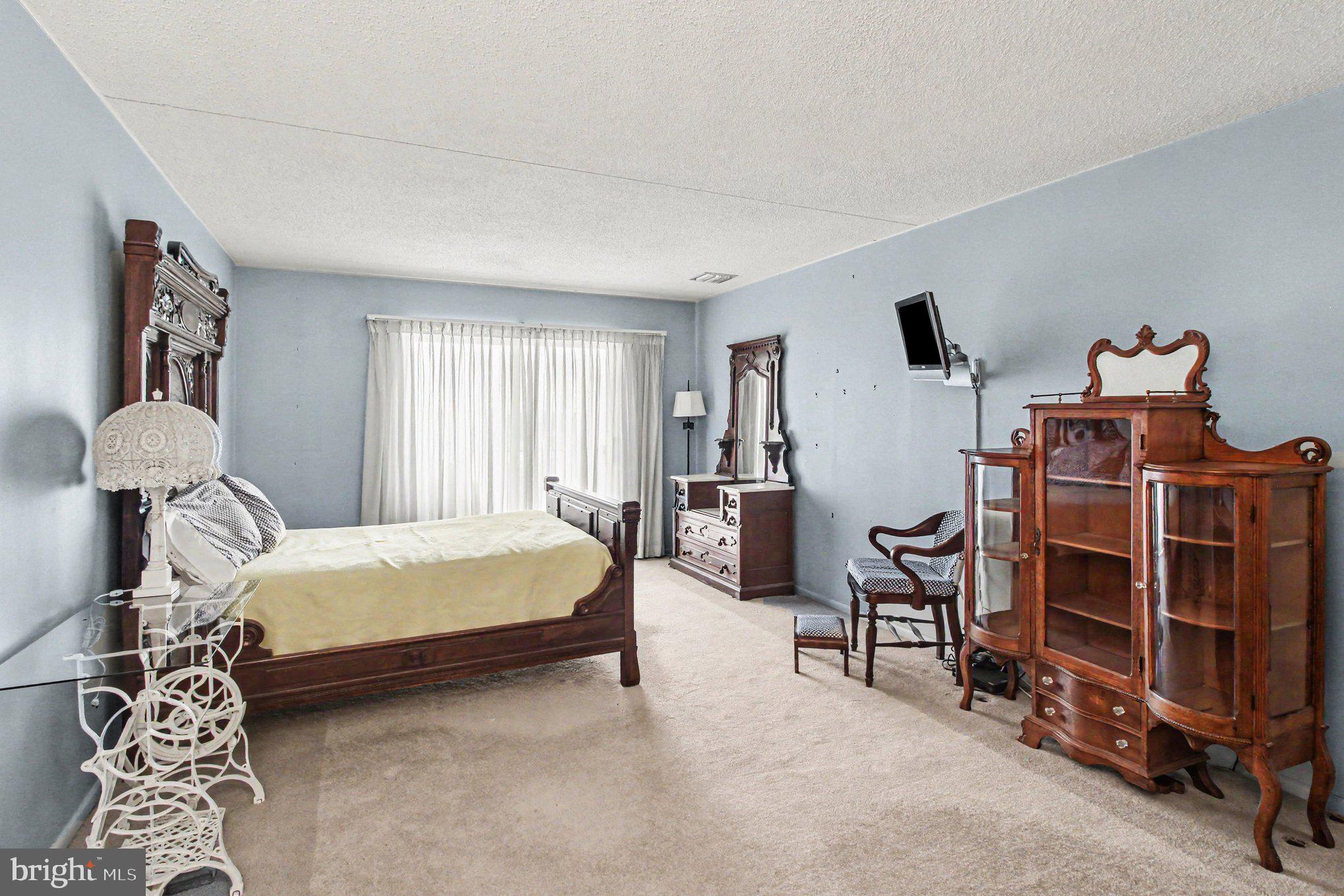 VALLEY FORGE TOWER - Residential
