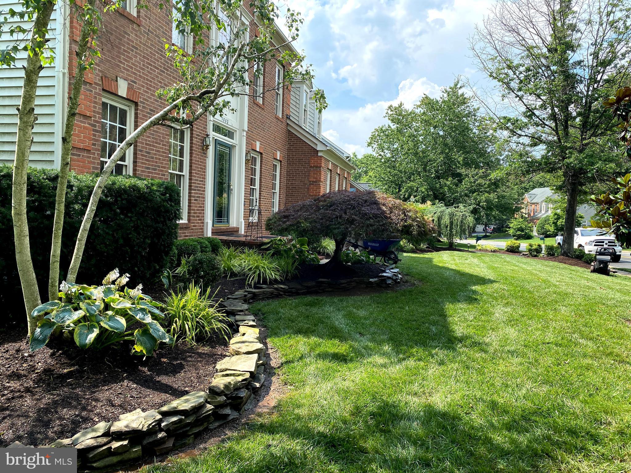 VIRGINIA OAKS - Residential