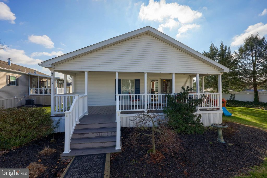 Photo of 211 SUMMERS DR, LANCASTER, PA 17601 (MLS # PALA2029334)