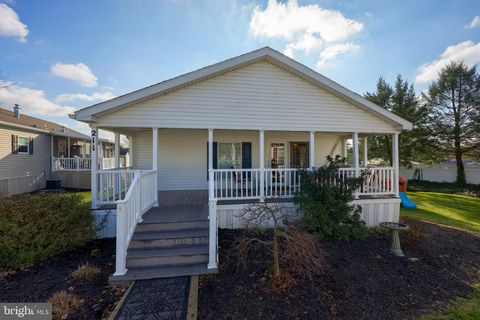 Photo of 211 SUMMERS DR, LANCASTER, PA 17601 (MLS # PALA2029334)