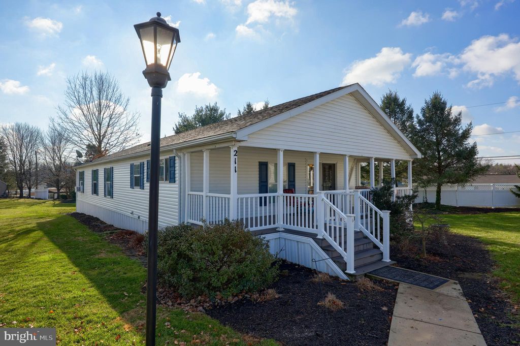 Photo of 211 SUMMERS DR, LANCASTER, PA 17601 (MLS # PALA2029334)