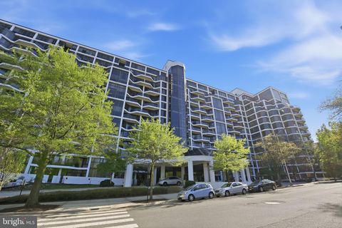 Photo of 1530 Key Boulevard #929, ARLINGTON, VA 22209 (MLS # VAAR2070886)