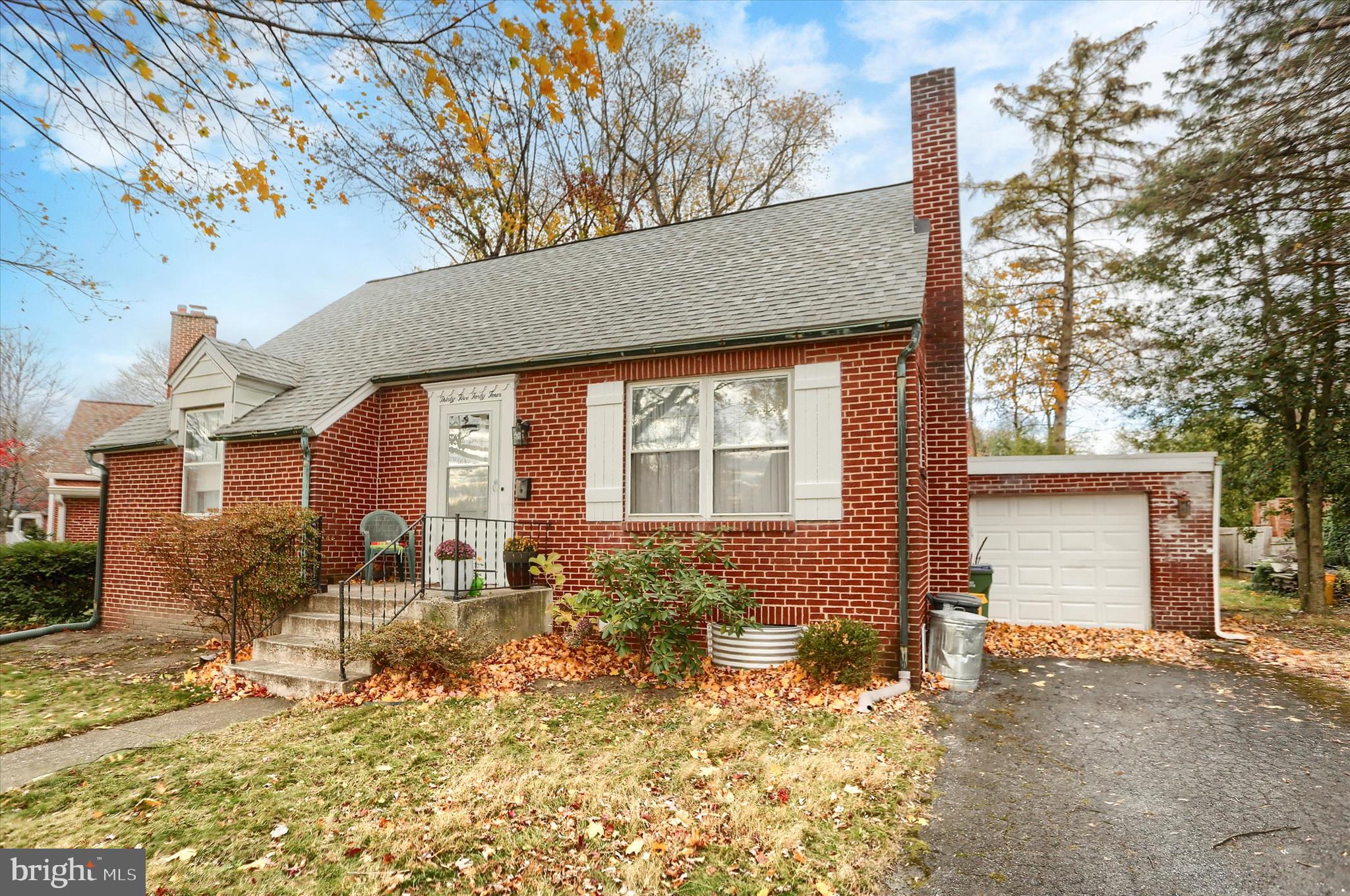 3544 SCHOOLHOUSE LANE