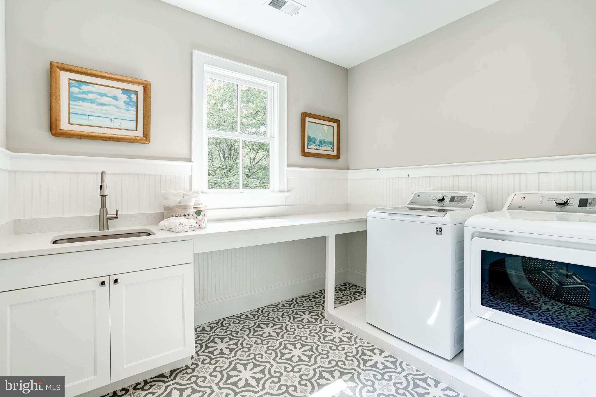 LEE HEIGHTS - Residential