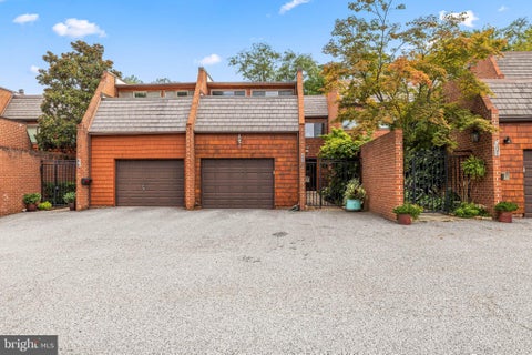 Townhouse For Sale - 11 Coldwater Court<br/> TOWSON, MD 21204