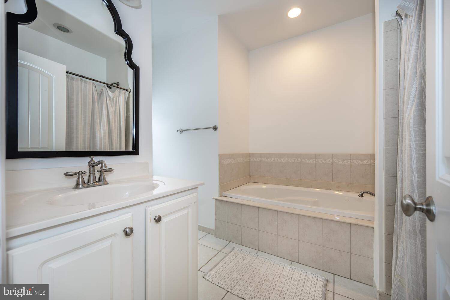 CENTREVILLE - Residential