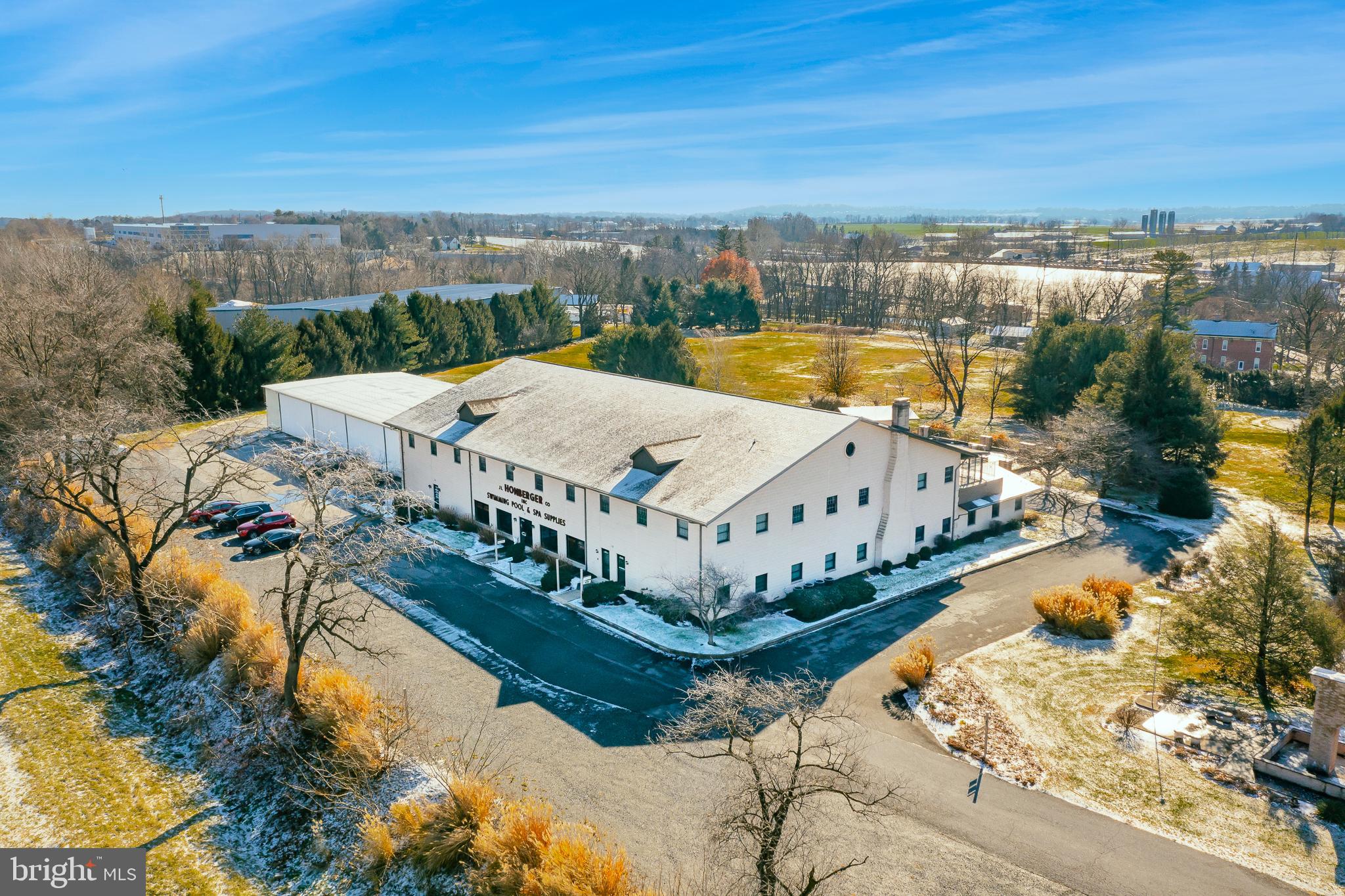 885 S CHIQUES ROAD 895