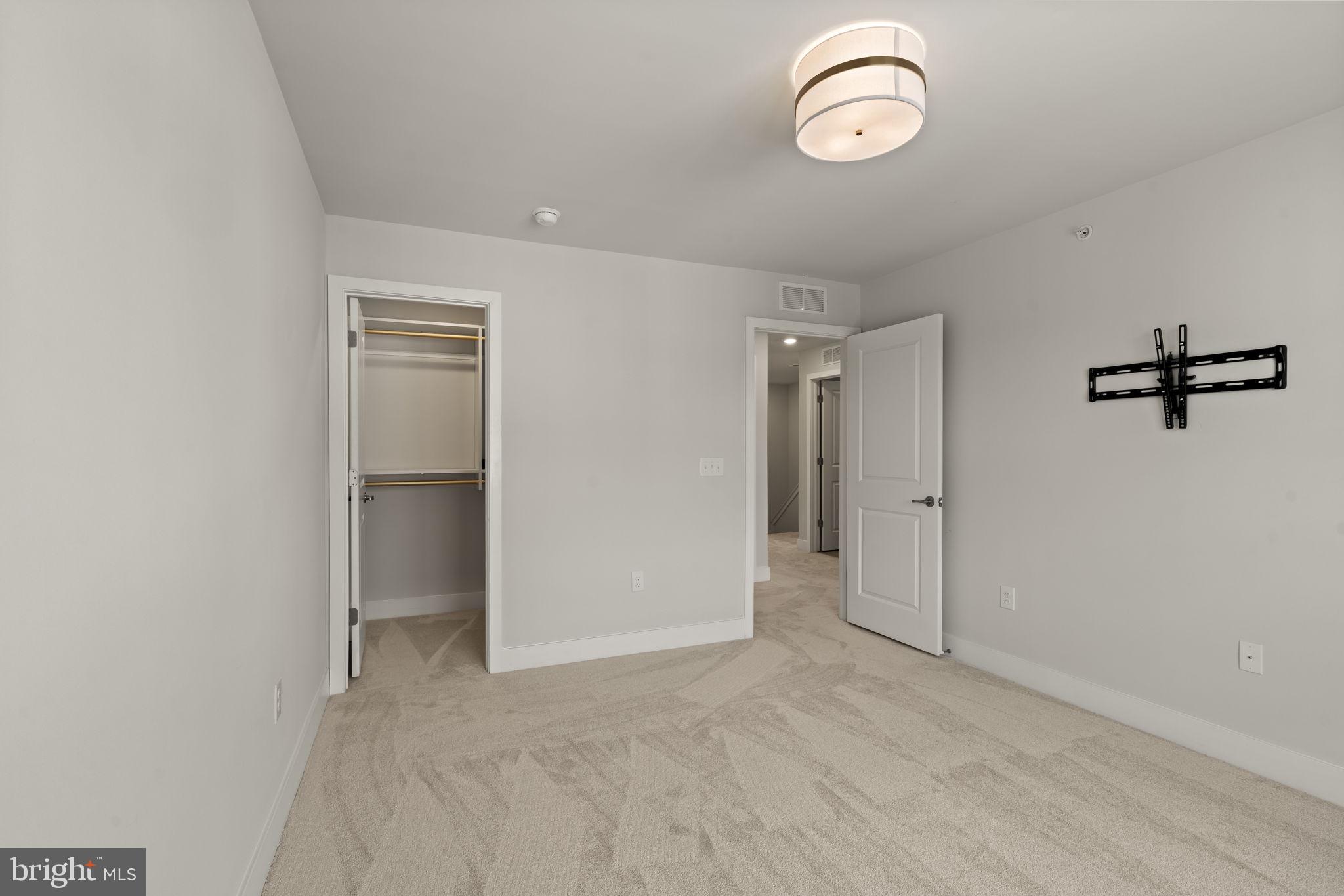 STEELPOINTE - Residential