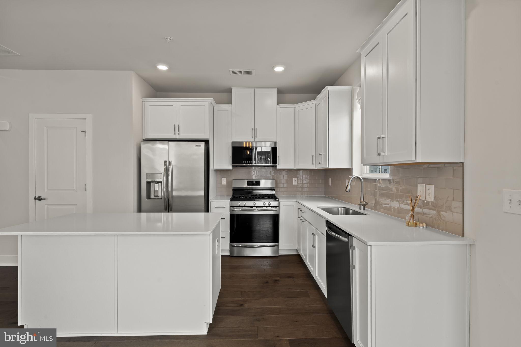 STEELPOINTE - Residential