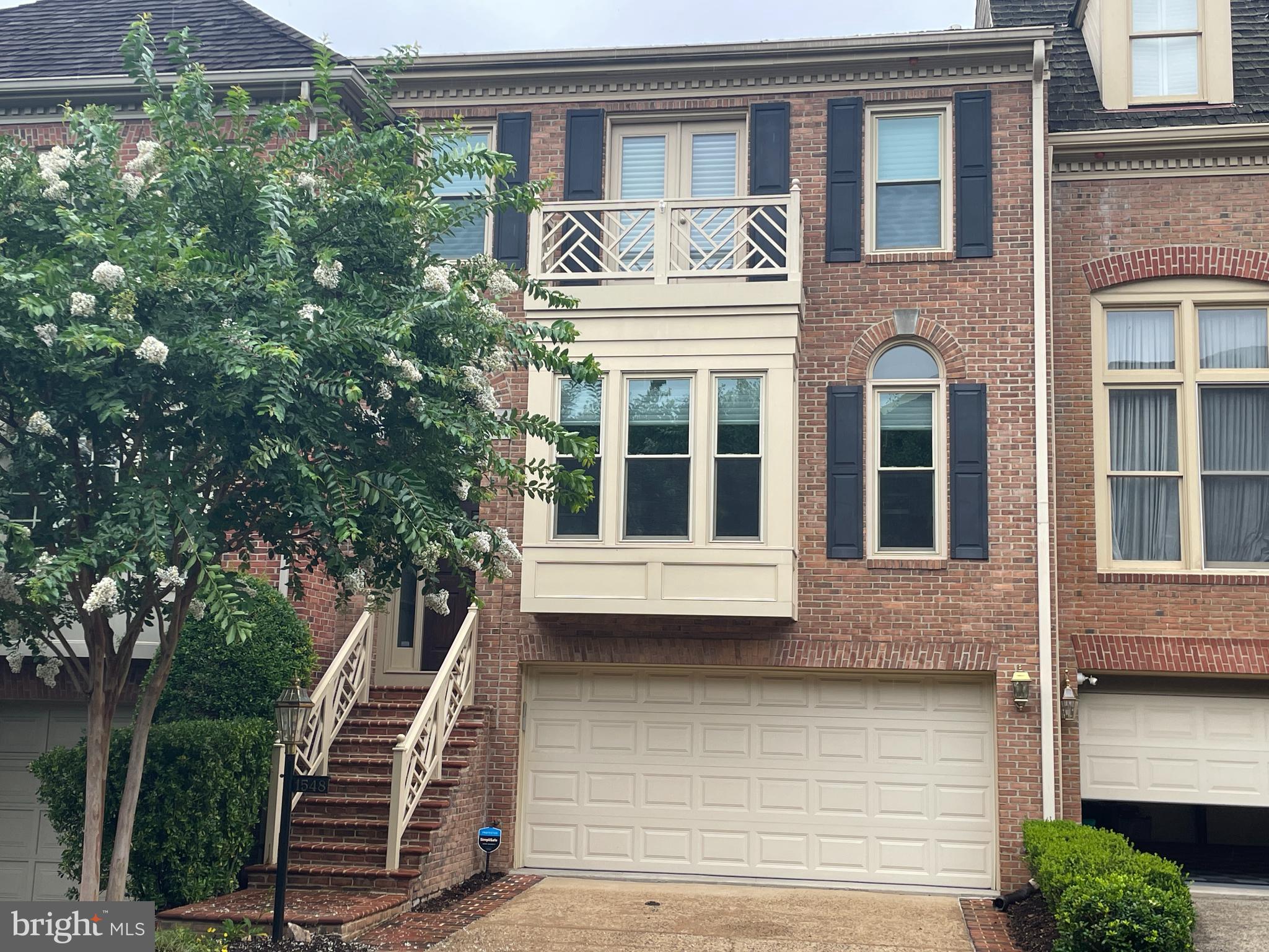 HAMPTONS OF MCLEAN - Residential