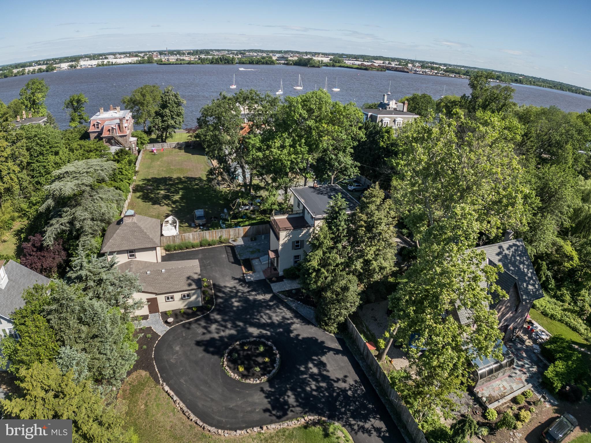 206 CARRIAGE HOUSE LANE