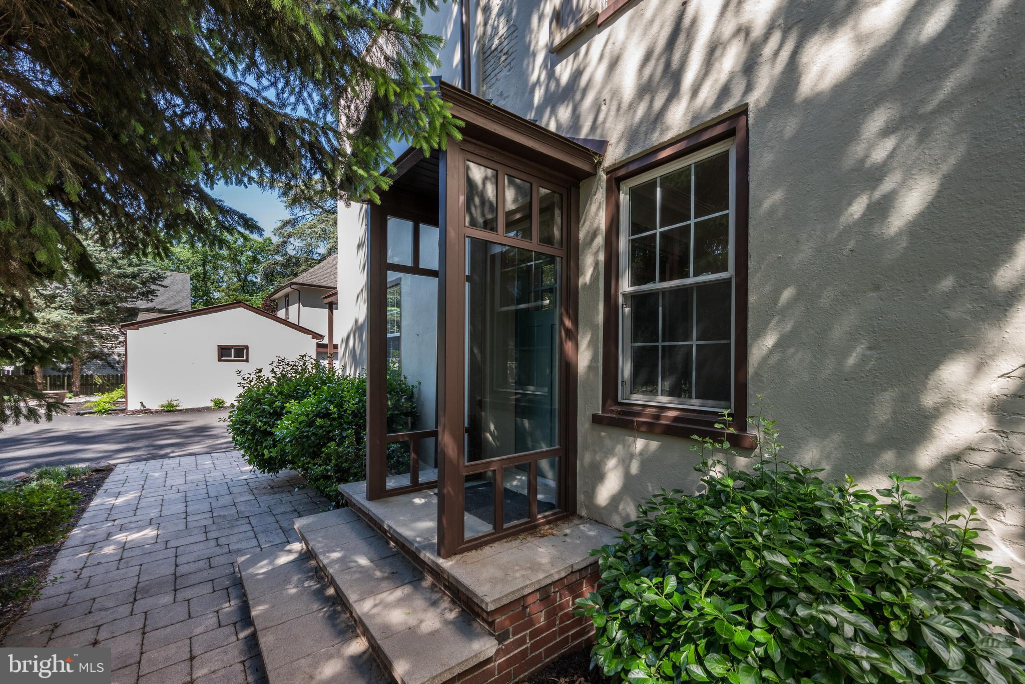 206 CARRIAGE HOUSE LANE