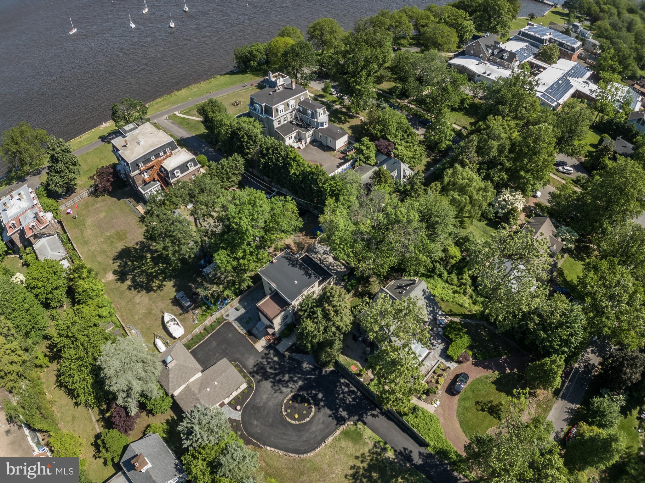 206 CARRIAGE HOUSE LANE