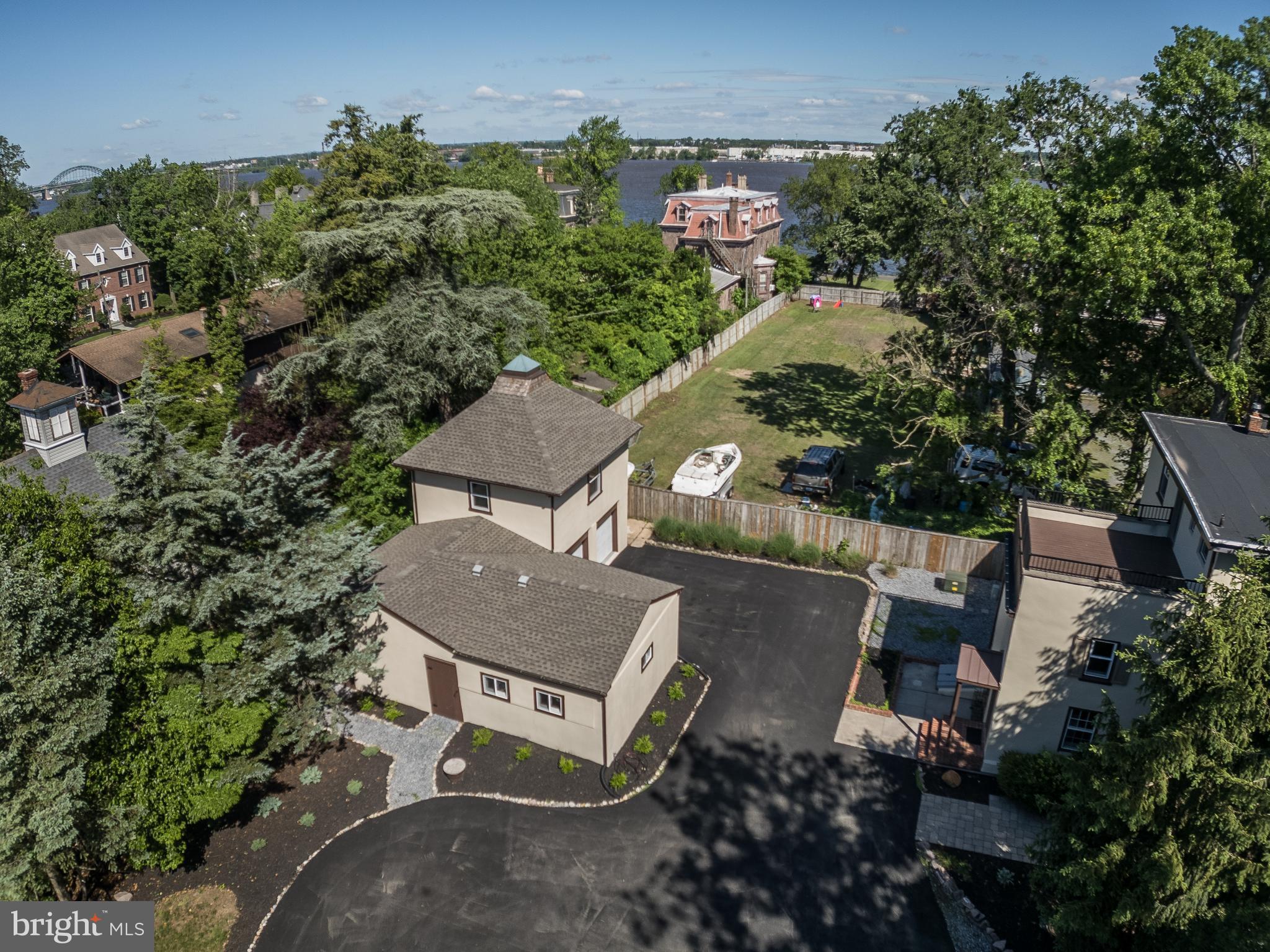 206 CARRIAGE HOUSE LANE