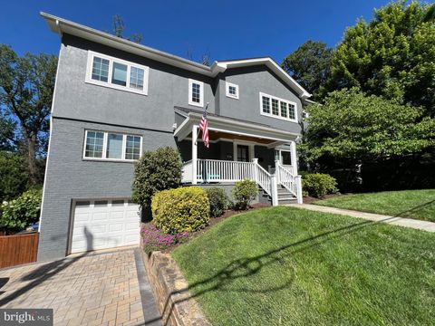 Photo of 3536 N Dickerson Street, ARLINGTON, VA 22207 (MLS # VAAR2074128)
