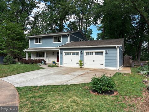 Photo of 4903 Chantery Court, FAIRFAX, VA 22032 (MLS # VAFX2309178)