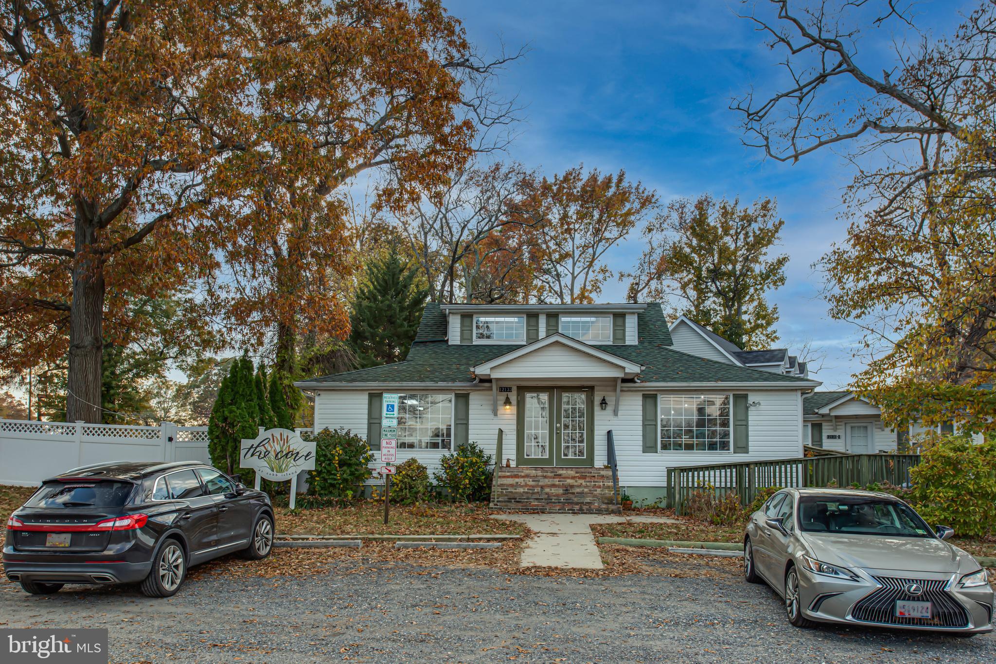 COBB ISLAND - Residential