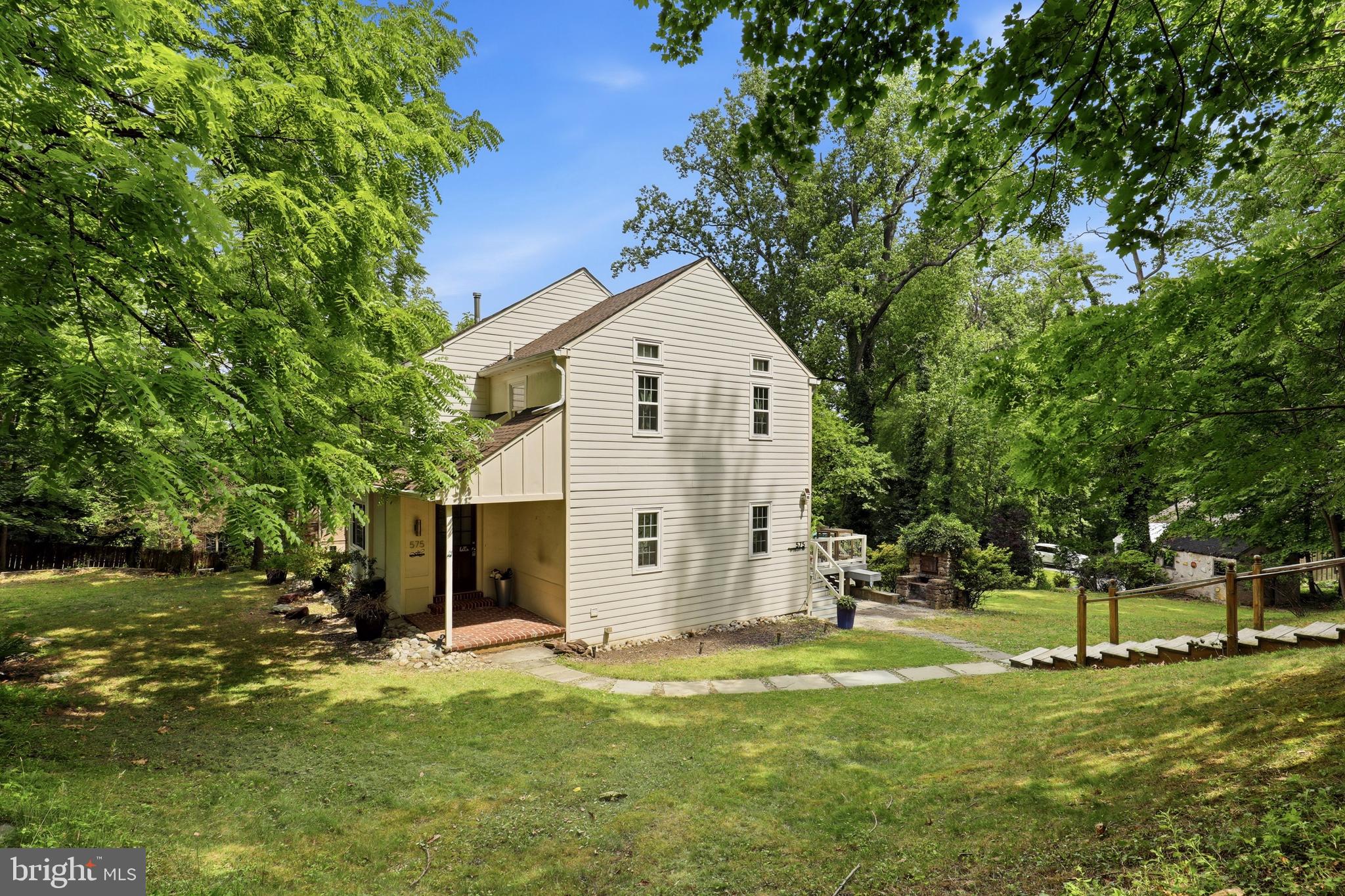 575 W VALLEY ROAD
