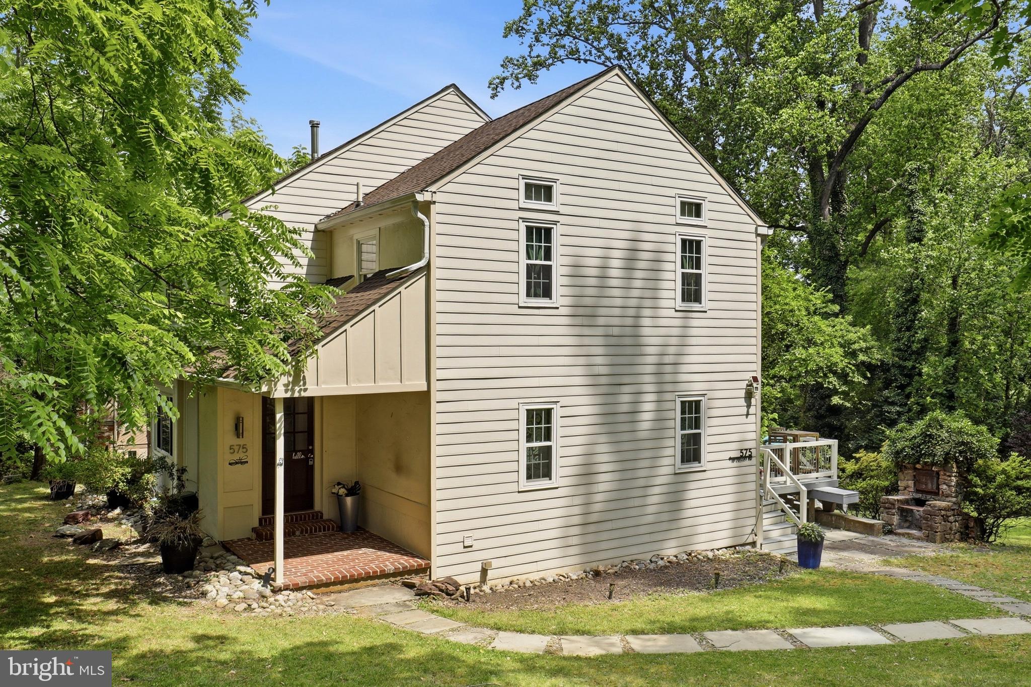575 W VALLEY ROAD