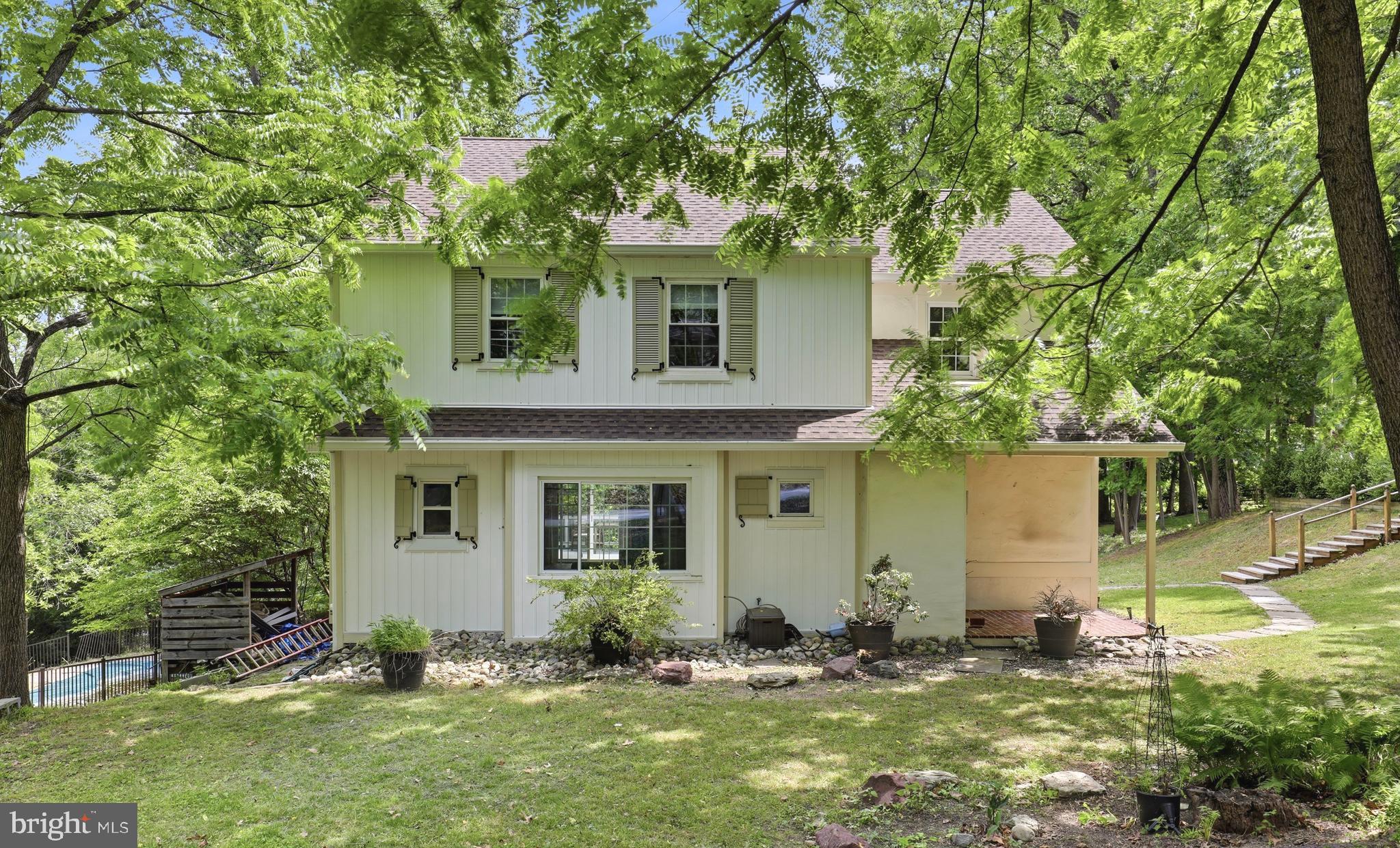 575 W VALLEY ROAD