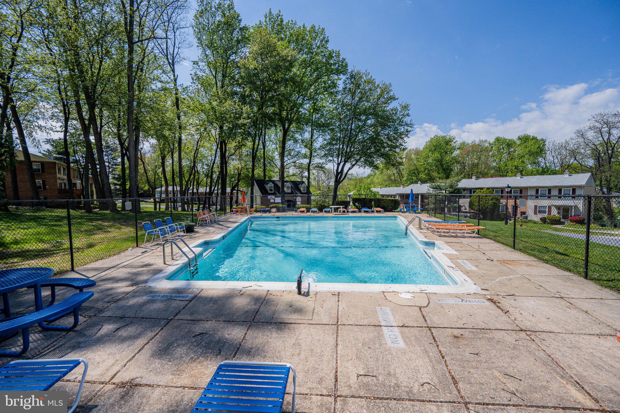 THE HUNTSMAN CONDOMINIUM - Residential