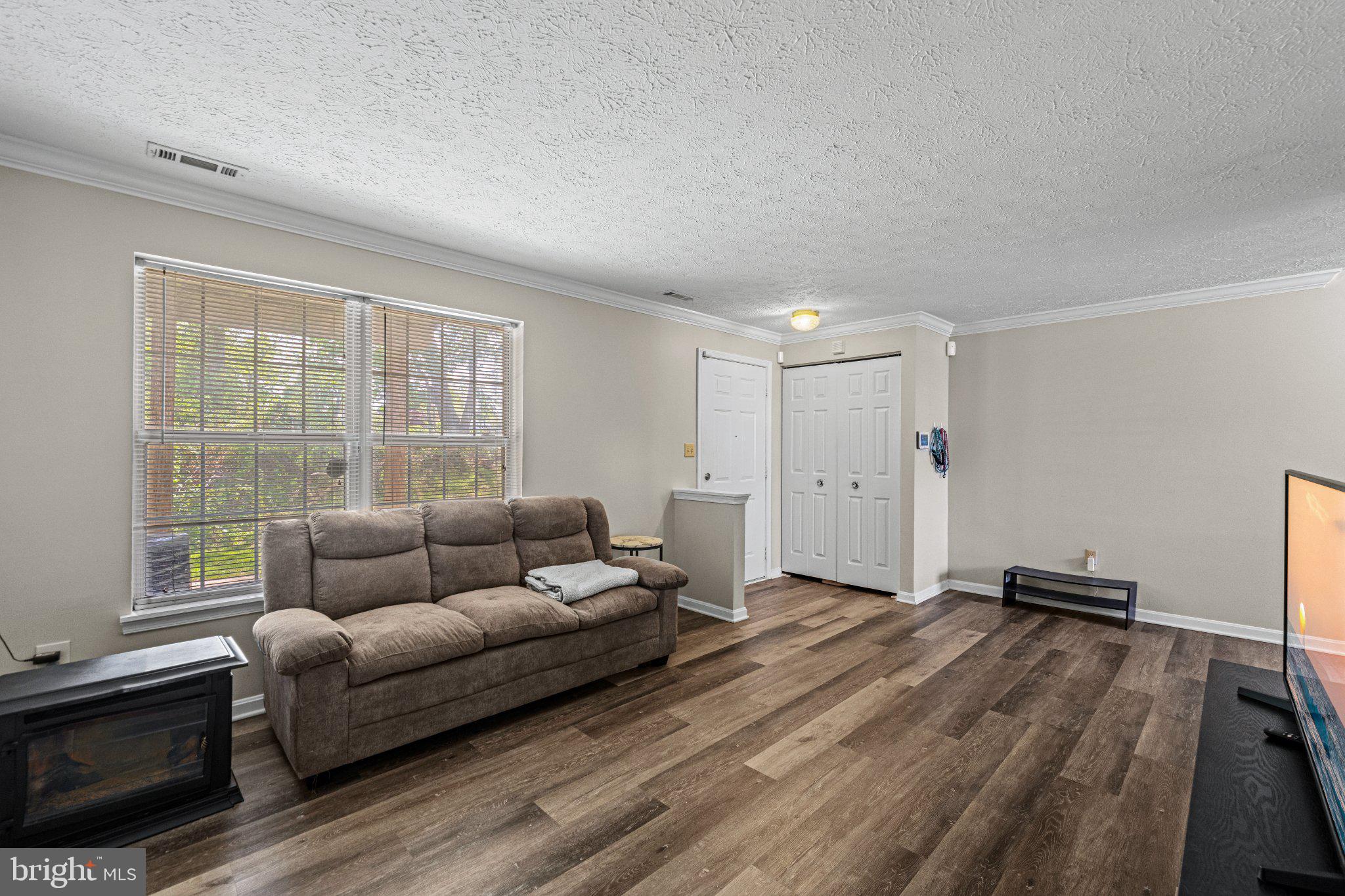 THE HUNTSMAN CONDOMINIUM - Residential