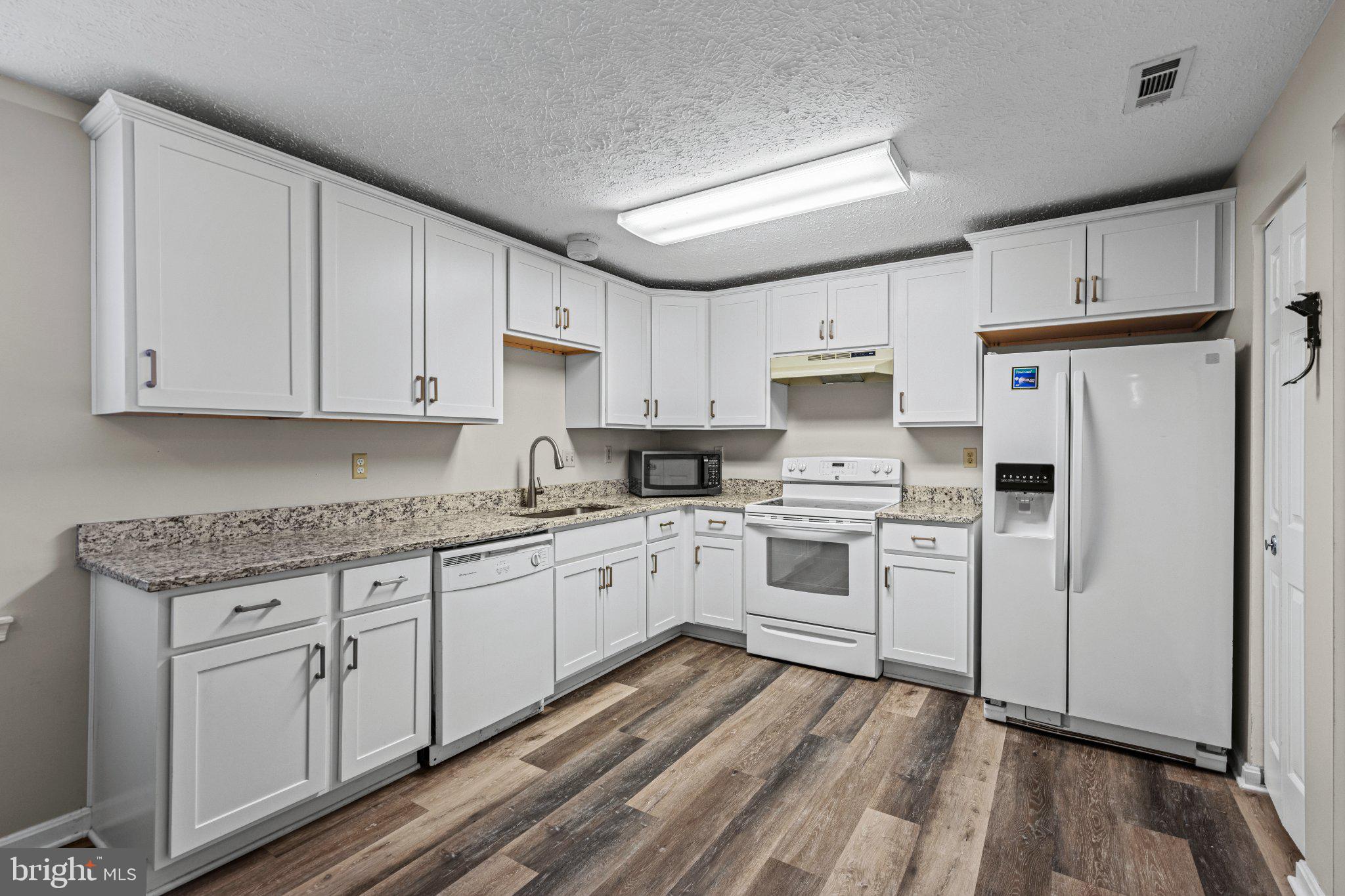 THE HUNTSMAN CONDOMINIUM - Residential