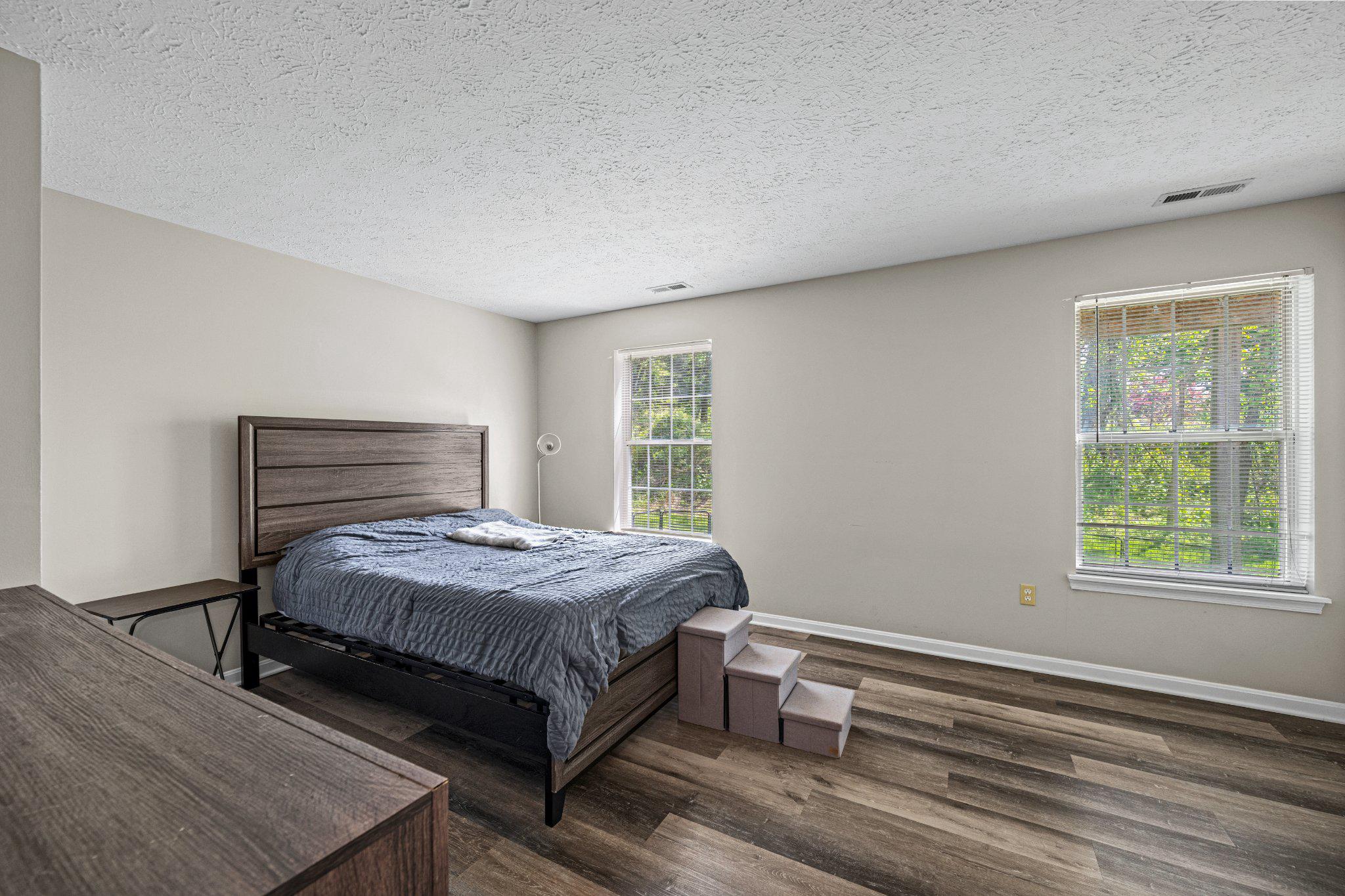 THE HUNTSMAN CONDOMINIUM - Residential