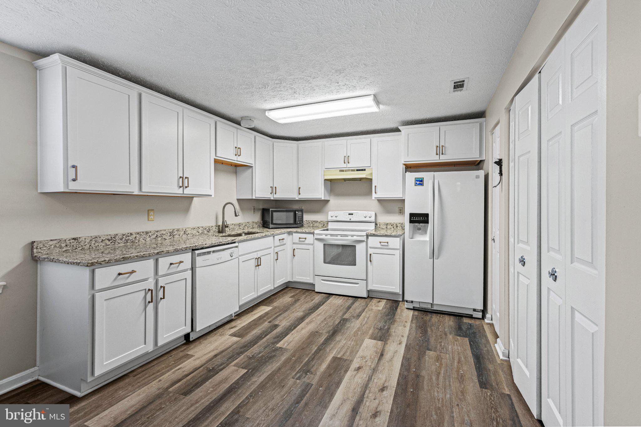 THE HUNTSMAN CONDOMINIUM - Residential