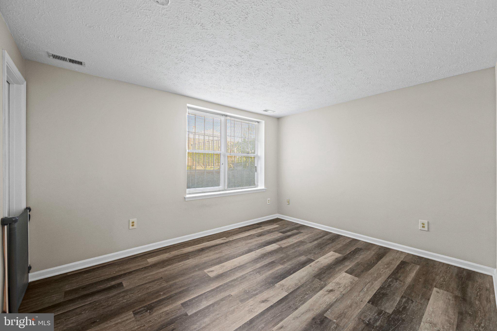 THE HUNTSMAN CONDOMINIUM - Residential