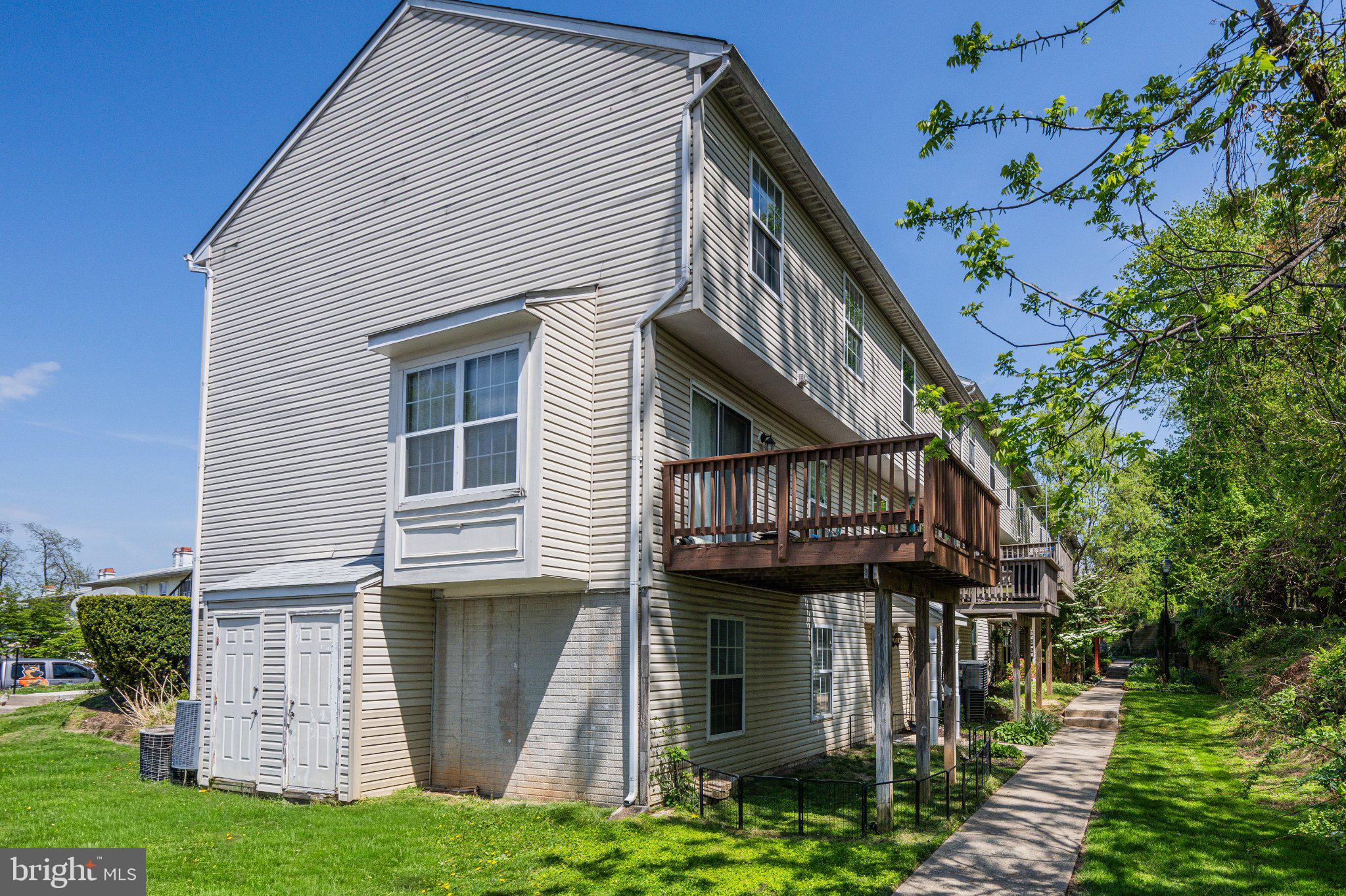 THE HUNTSMAN CONDOMINIUM - Residential