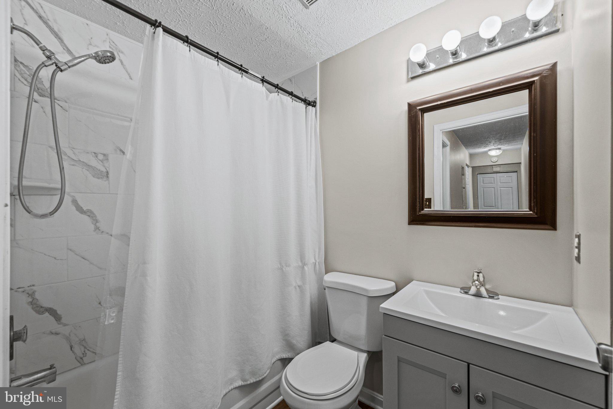 THE HUNTSMAN CONDOMINIUM - Residential