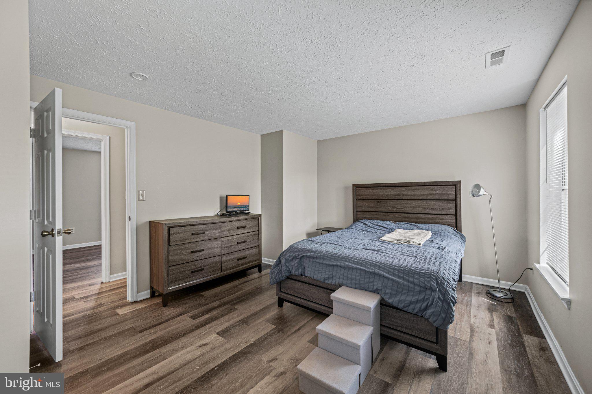 THE HUNTSMAN CONDOMINIUM - Residential